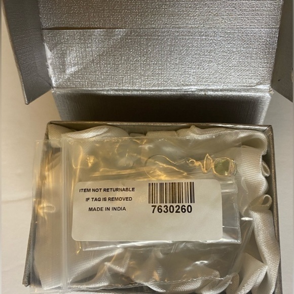 Simulated Peridot diamond earrings - Picture 3 of 7